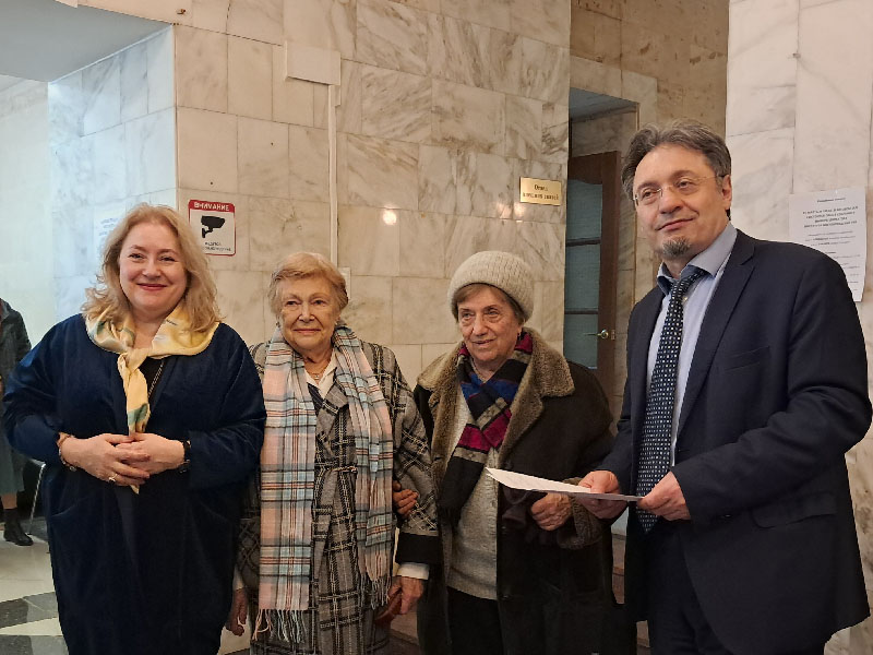 Главный научные сотрудники отдела памятников письменности народов Востока проголосовали на выборах