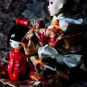 Здравствуйте, меня зовут Кулик Юлия Валерьевна, родилась 24.02.1989г, на данный момент работаю педагогом дополнительного образования в "Детско-юношеском центре "Оберег". Треть своей жизни я занимаюсь куклами,  я собираю кукол и делаю игрушки. На этих фотография представлены экземпляры моей коллекции- национальная "матрешка" Японии- Кокеши и БЖД кукла в национальном японском кимоно.