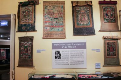 Буддийские тханки из собрания Ю. Н. Рериха на выставке, посвященной 200-
летию ИВ РАН в Музее Востока.