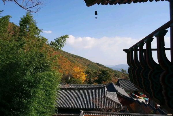 Октябрь 2017 год. Помоса — буддийский монастырь в городе Пусан, Республика Корея. Это один из самых старинных и больших монастырей в Республике Корея. Основан в 678 году.
