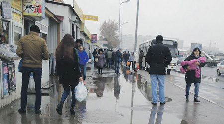 В казахстанском обществе причину некоторого ухудшения жизни видят во вступлении страны в ЕАЭС. Фото с сайта www.azattyq.org