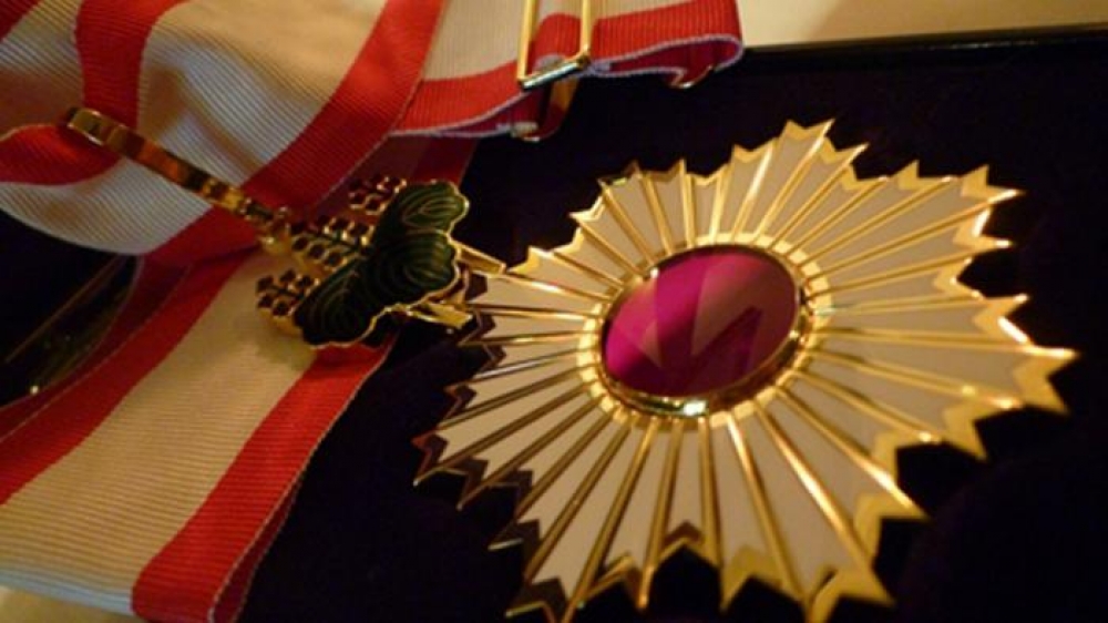Орденом Восходящего Солнца, Золотые Лучи с шейной лентой награждена Лебедева Ирина Павловна