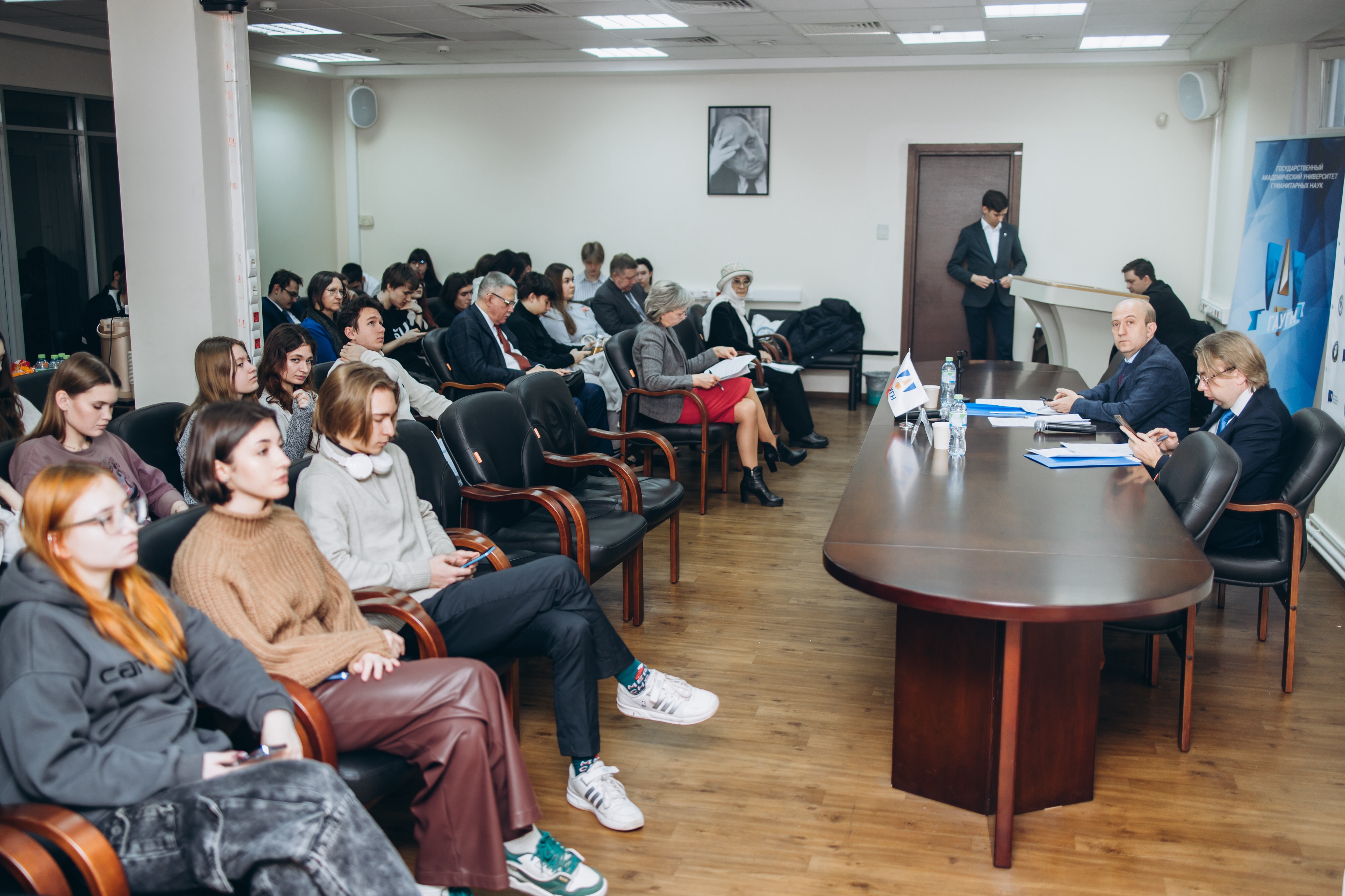 International Round Table 