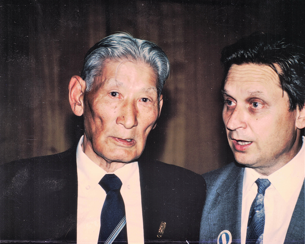  Вместе с академиком Б. Ширэндэвом. Фото от Алана Сандерса (Великобритания). 1992